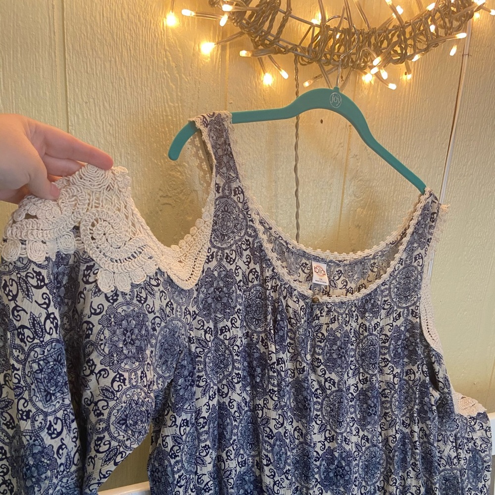 3X Shoulderless navy & cream blouse crochet detail